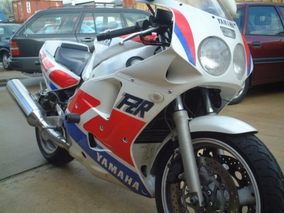 Padací chrániče - Yamaha FZR1000 '87-'93 (GENESIS / EXUP) bílá